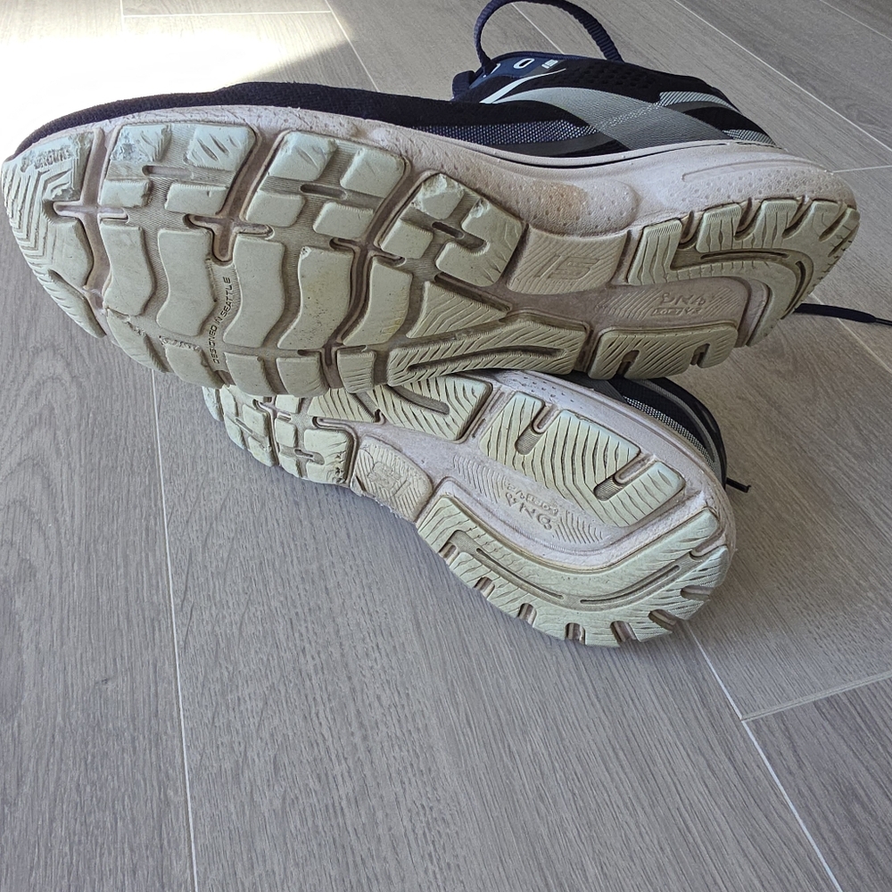 Brooks Navy Ghosts Running Shoes - Picture 6 of 9
